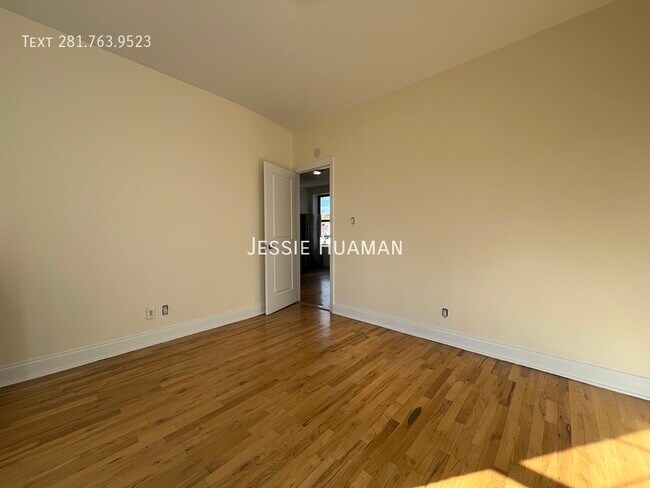 Building Photo - 207-209 West 11th Street -5DD