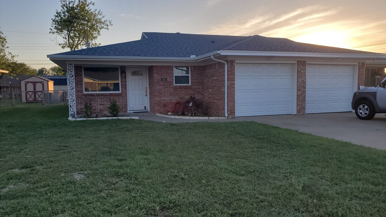 1917 Armstrong St, Cleburne, TX 76033 House Rental in Cleburne, TX