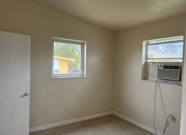 Foto del edificio - 2721 NW 28th St