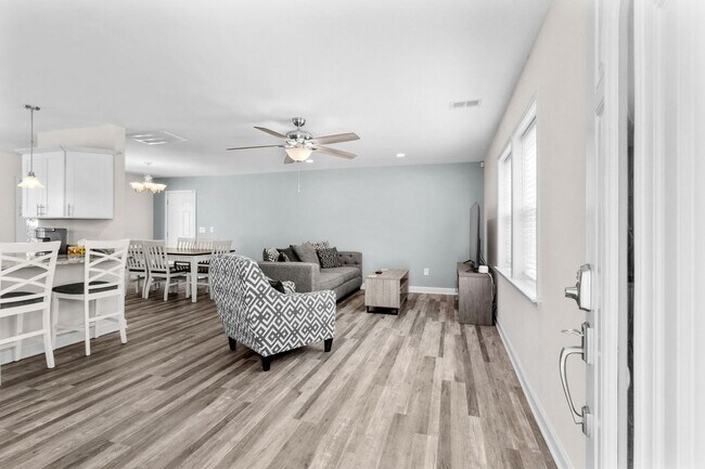 Building Photo - 433 Belle Dr
