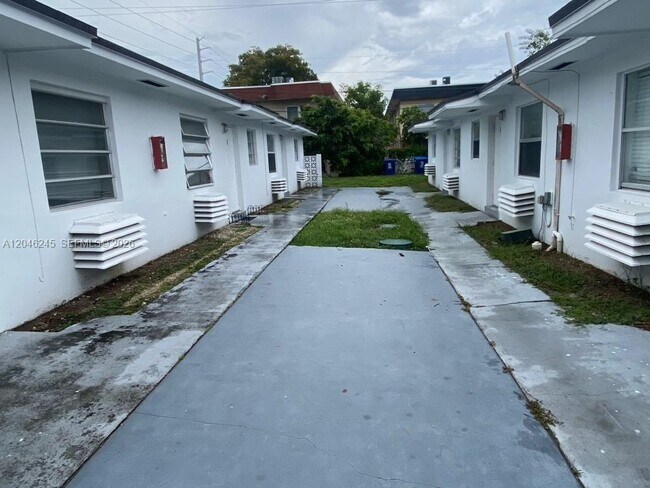 Foto del edificio - 16120 NE 19th Pl