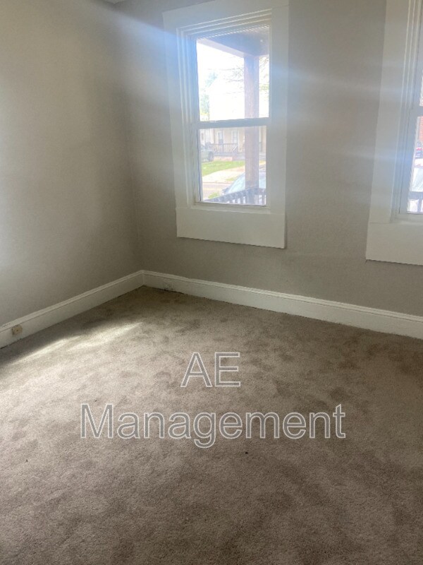 Building Photo - 1601 Elm Ave