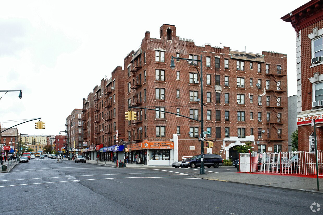 Foto del edificio - 1033-1051 Nostrand Ave