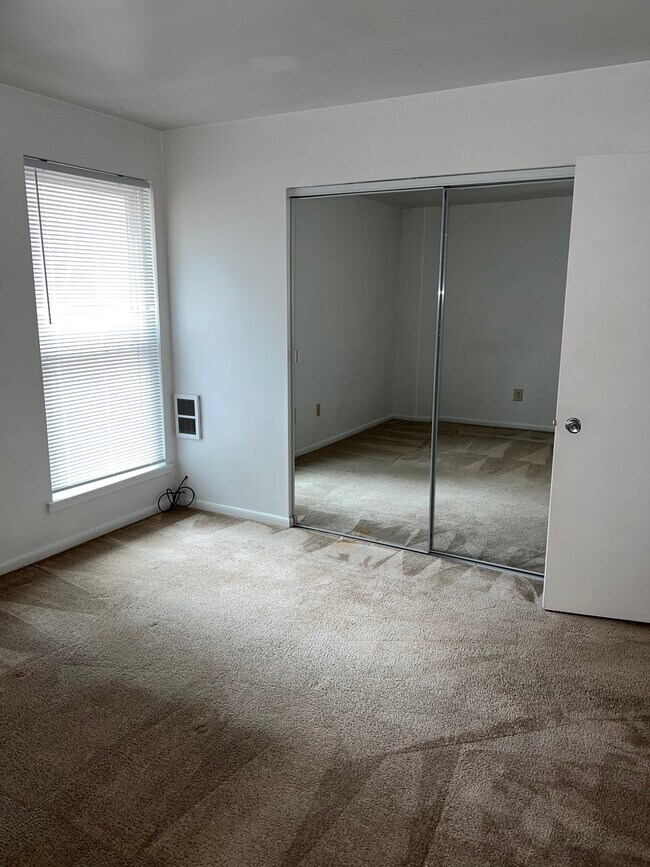 831 Sleepy Hollow Rd Unit P, Castle Shannon, PA 15234 Apartments at