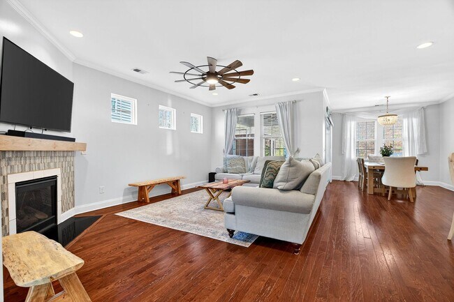 Foto del edificio - Experience Elevated Living on Cutleaf Drive!