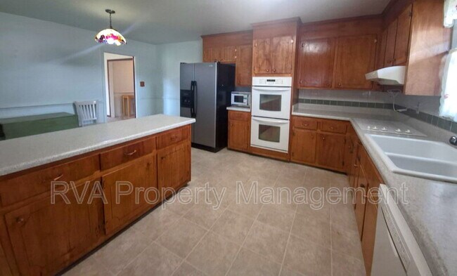 Foto del edificio - 6403 River Rd