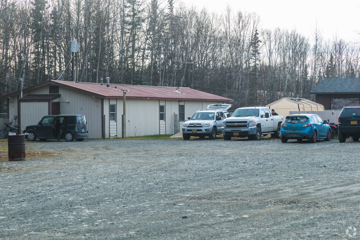 Building Photo - 1500 N Lucas Rd
