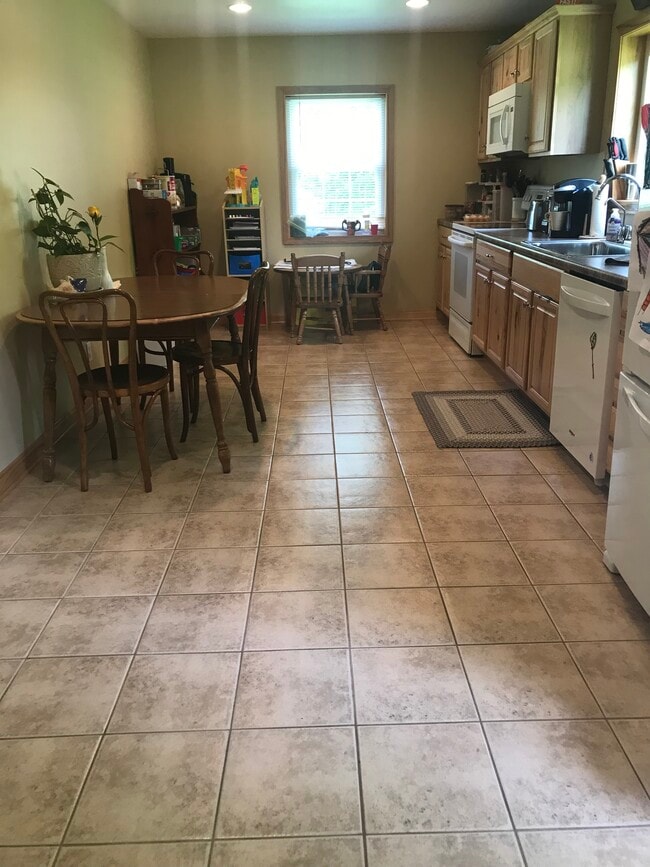 Kitchen - 11031 Edinboro Rd
