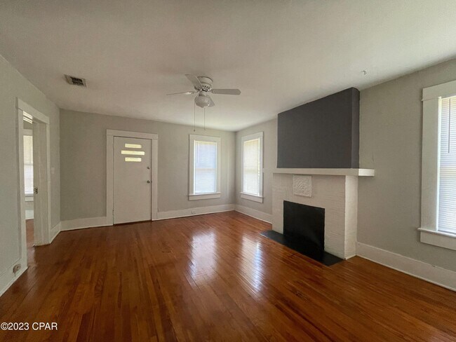 Foto del edificio - 120 Harmon Ave