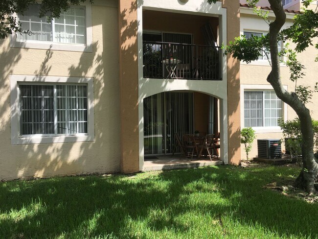 Building Photo - Ground Floor Condo in Enclave