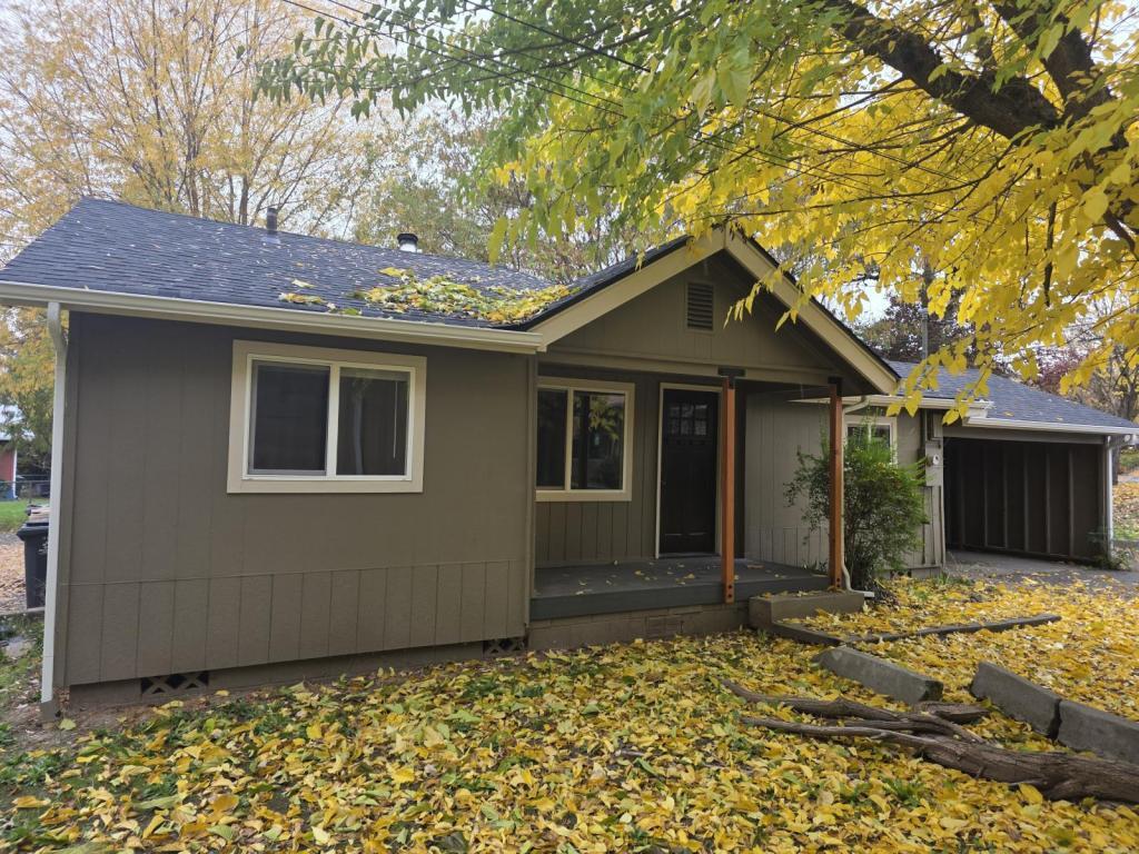 Foto principal - 1411 SW G St