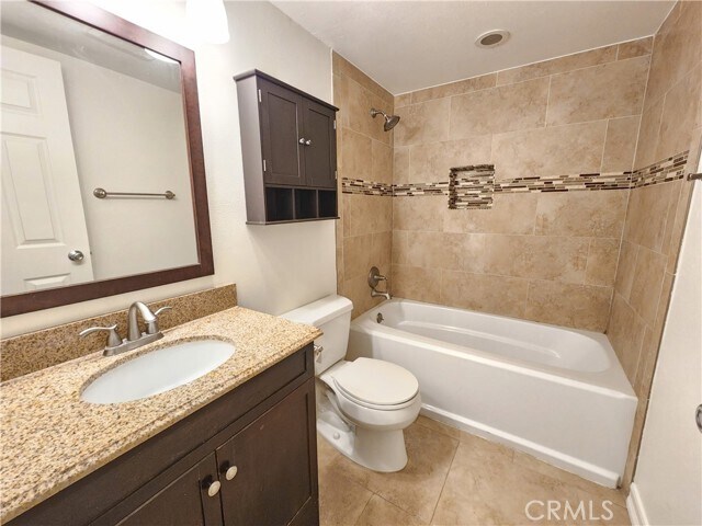 Foto del edificio - 5165 Pearblossom Dr