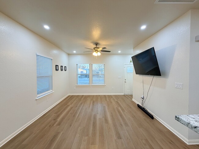 Building Photo - 638 Marbauch Ave