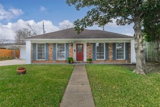 Building Photo - 2601 Briarhurst Dr