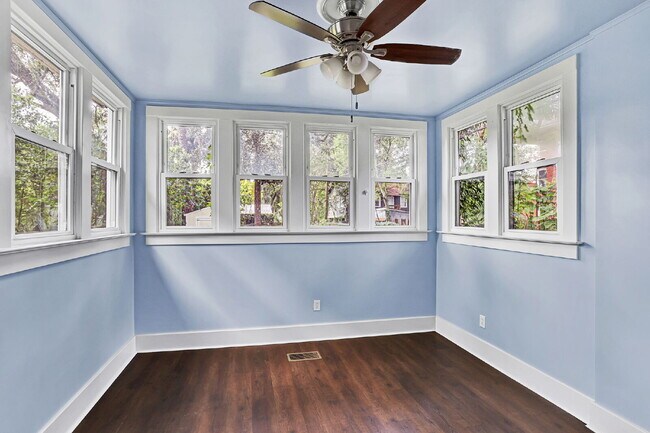 Foto del edificio - 4 bedroom 3 bath Springfield home