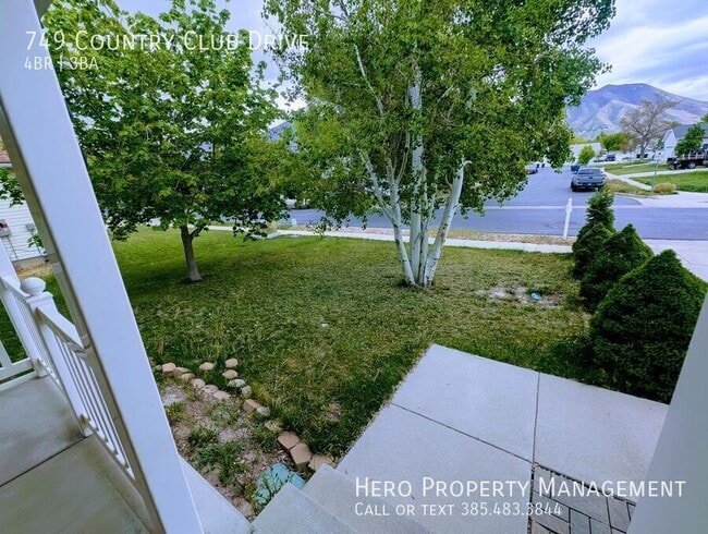 Building Photo - 749 Country Club Dr