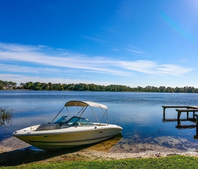 Residents enjoy boating on Lake Fredrica