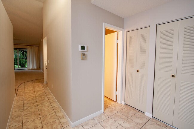 Foto del edificio - 602 Pinecrest Cir