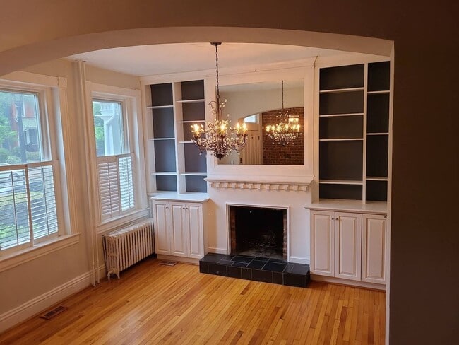 Building Photo - Beautiful 3 Bedroom 2 Bath Fully Updated Row House in the Center of the Fan!