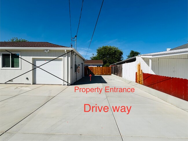 Building Photo - 5037 Kenmore Dr