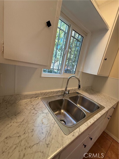 Foto del edificio - 1805 S Rimpau Blvd