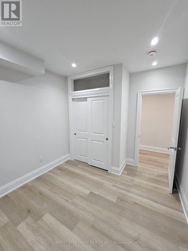 Building Photo - 41 Sugarbush Square