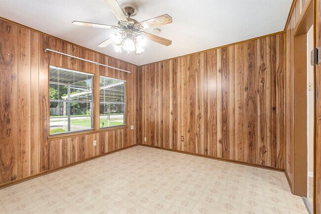 Building Photo - 12413 Almeda Genoa Rd