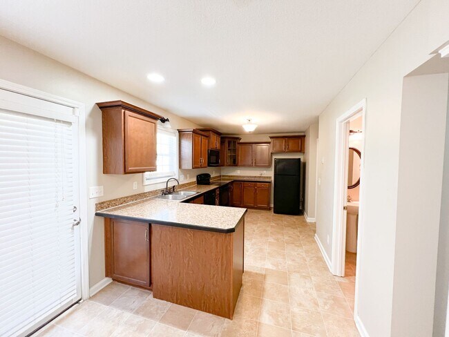 Foto del edificio - 3 Bedroom 2.5 Bath home in well established neighborhood!