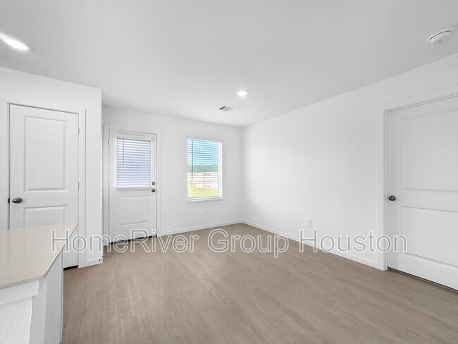 Building Photo - 16469 Blossom Grv Dr