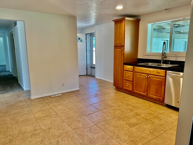 Building Photo - 5206 S 935 E