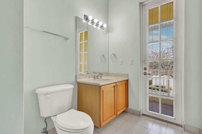 Foto del edificio - 1500 Mariner Bay Blvd
