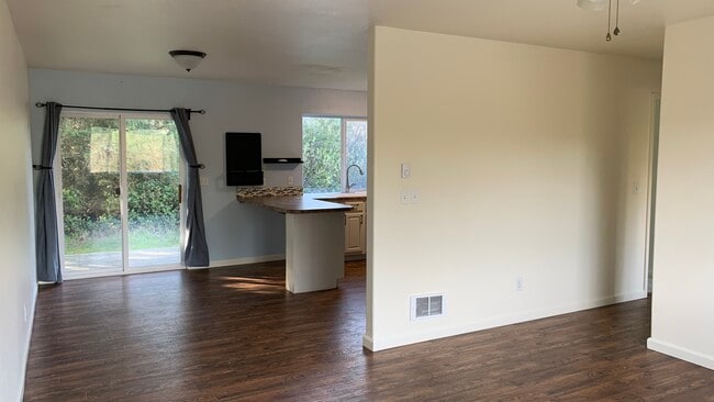 Building Photo - 901 Mount Olympus Ave SE