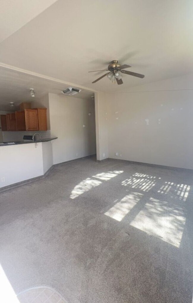 Foto del edificio - 311 N Highland Dr