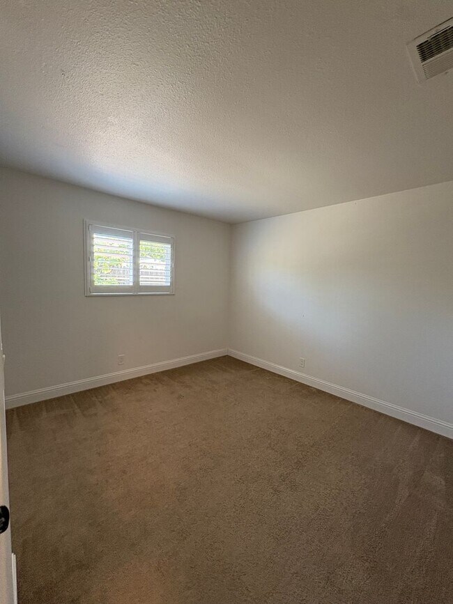 Building Photo - 254 De Soto Dr