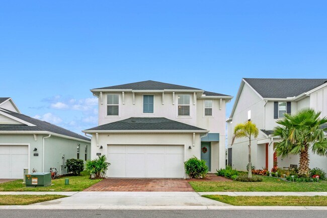 Foto del edificio - Water Front Home- 4 Large Bedrooms-3 baths Gated Community Call Sheila Campbell 407-687-7900