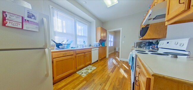 Foto del edificio - Detached Garage + Off-Street Parking + Was...