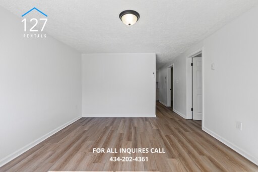 Foto del edificio - Beautifully Renovated 2 Bedroom Apartment ...