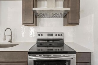 Building Photo - 2810 Dorchester Dr