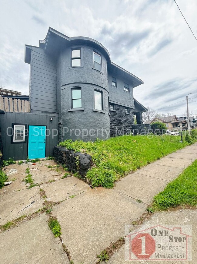 Building Photo - Beautiful 6 Bedrooms and 1