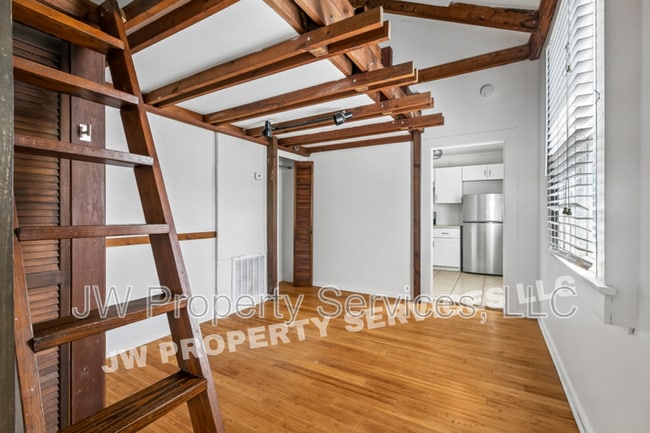 Building Photo - 1611 Hesiod St