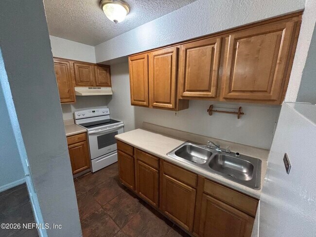 Building Photo - 212 Lincoln Ave