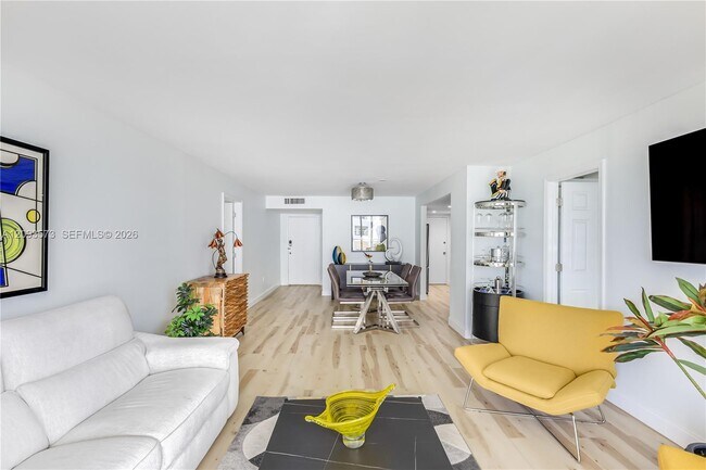 Building Photo - 18051 Biscayne Blvd