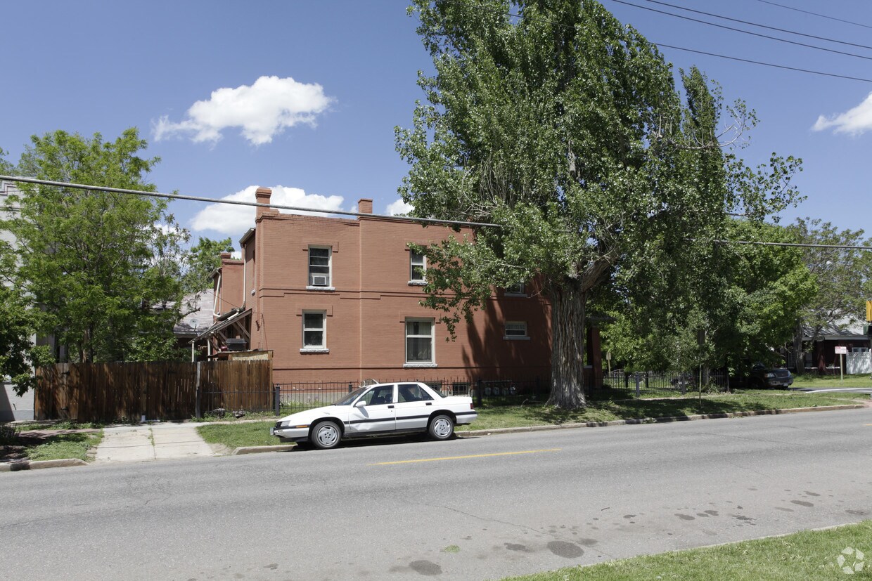 Building Photo - 2301 Humboldt St