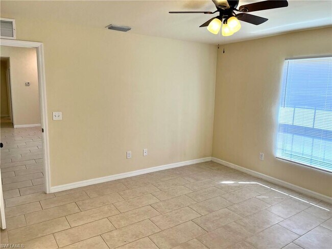 Foto del edificio - 704 NE 2nd Pl