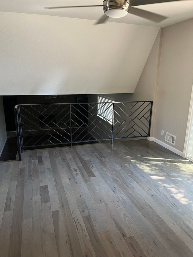 Building Photo - Beautifully Renovated 4bd 3bth Home Move I...