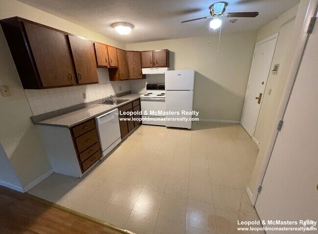 Building Photo - 39 Dinan Dr