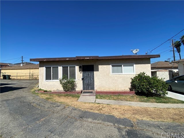 Primary Photo - 916 E Newmark Ave