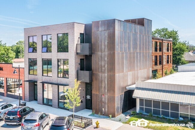Building Photo - 329 5th St