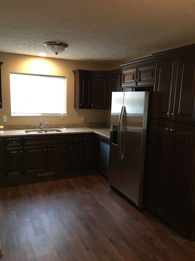 Foto del edificio - Newer Construction Home in Excellent Famil...