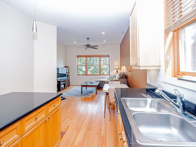 Foto del edificio - 2742 N Wolcott Ave